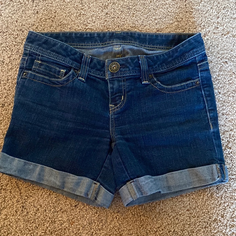 Guess shorts size 27